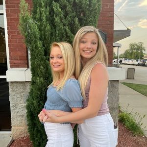 Meet your Posher, Elizabeth